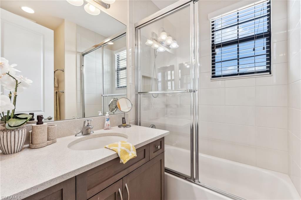 Bathroom #4 (1st floor)