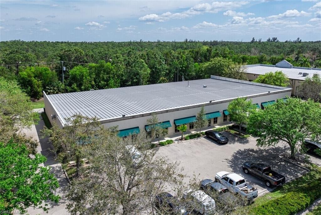 1076 Business LN 1