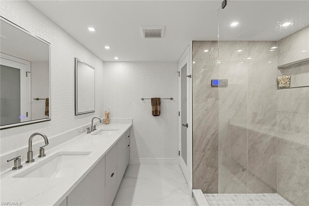 3951 Gulf Shore BLVD N 205 photo 17