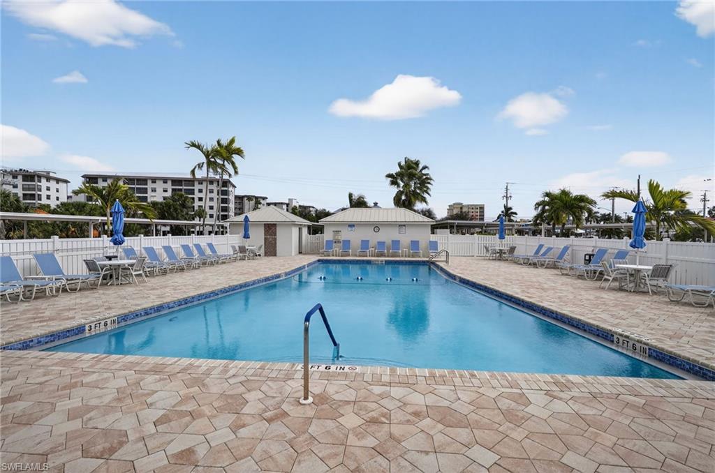 Club pool