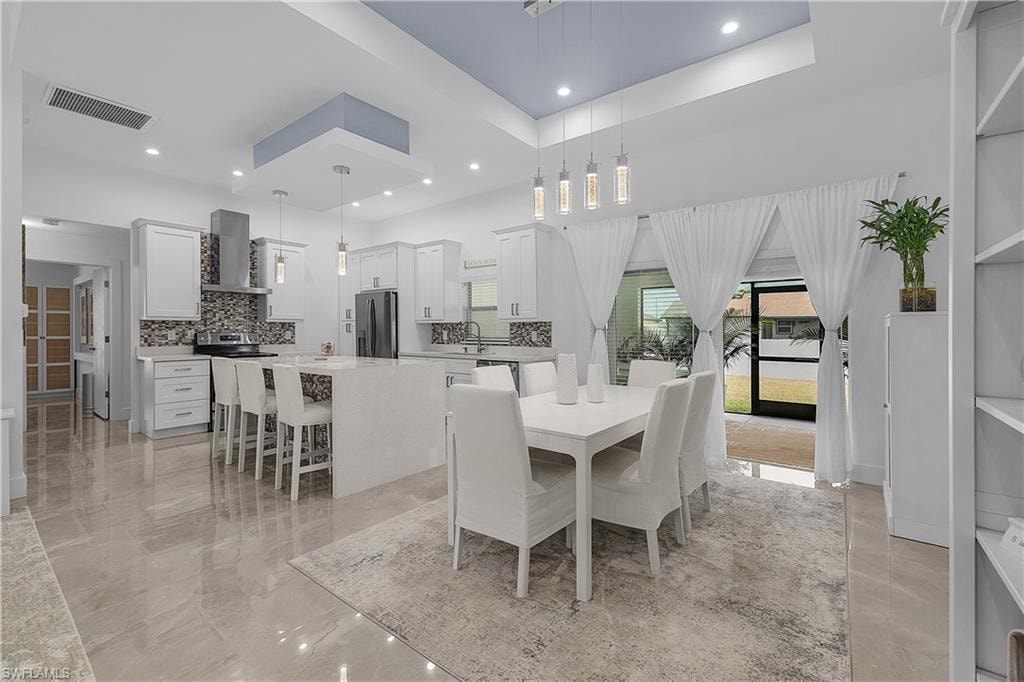 Wonderfully Appointed Dinning, Kitchen