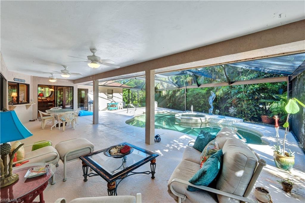Large undercover, screened in Lanai