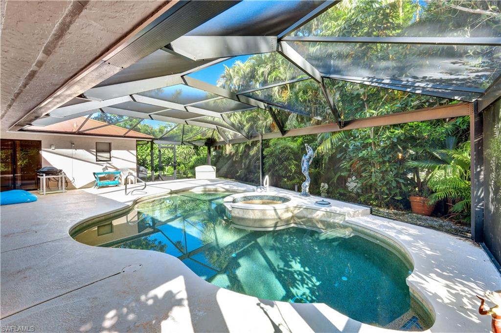 Expansive Lanai area w/oversized pool