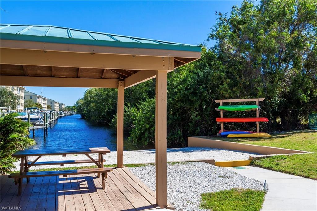 Kayak Launch with access to Caloosahatchee River