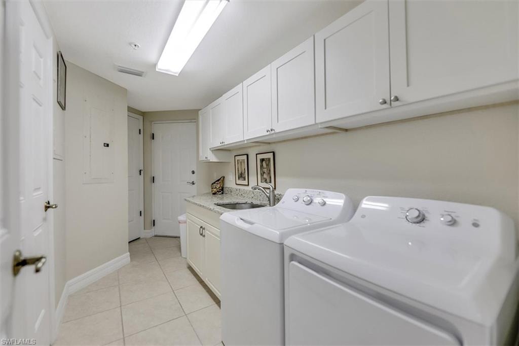 Laundry_rm_wcabinets_deep_sink