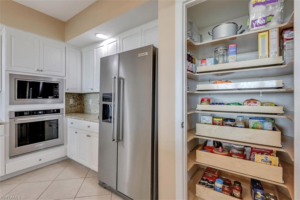 SS_appliances__pantry_wpull-outs