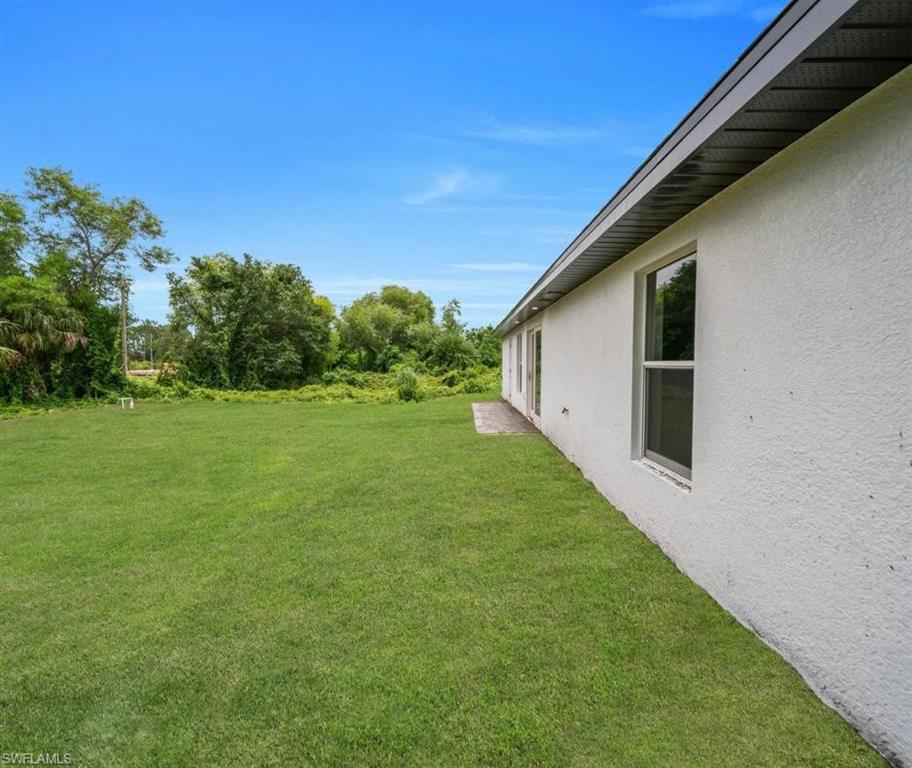 View of grassy yard