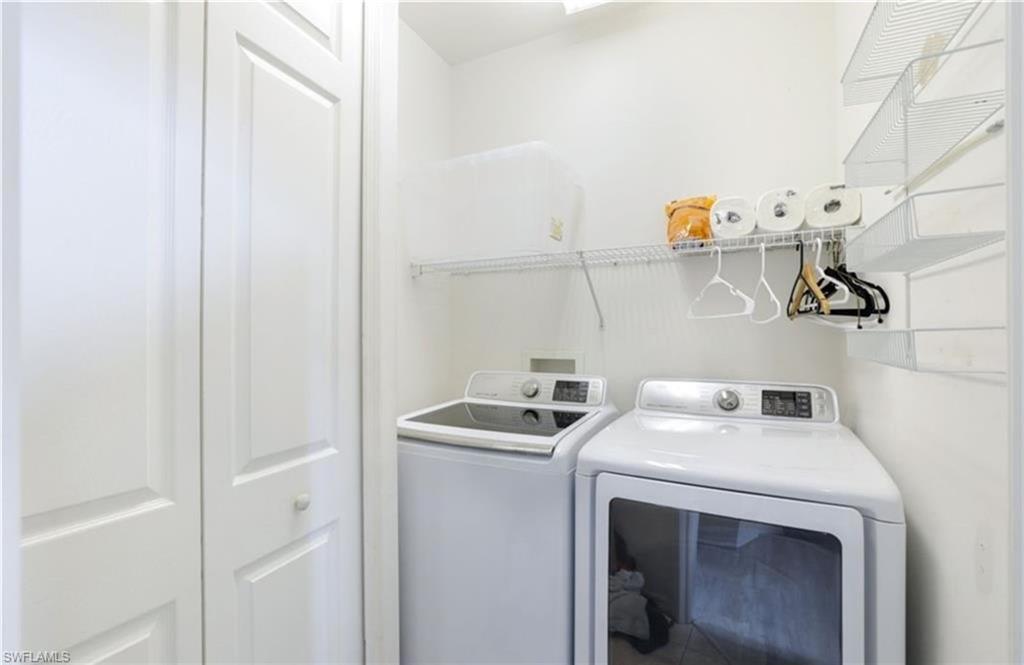 Washroom with independent washer and dryer