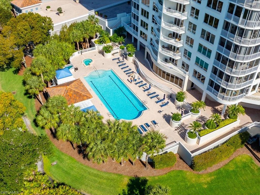 Aerial view of a pool and apartment complex / building