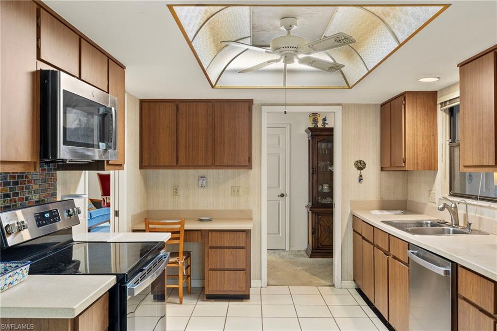 5665 Arvine CIR photo 10