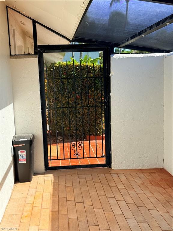 Totally screened in lanai to fill with whatever make you happy