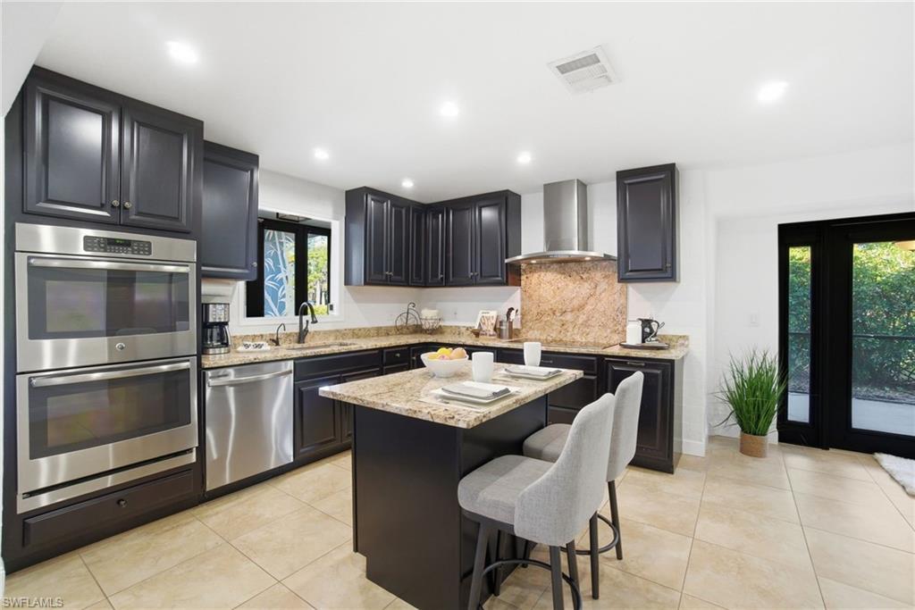 The island serves as extra prep space as well as an additional dining space for those quick bites