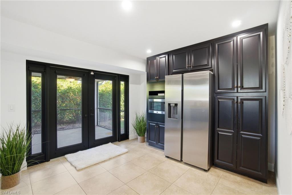 The kitchen has a private, screened in lanai space - ideal for coffee and scones in the morning!