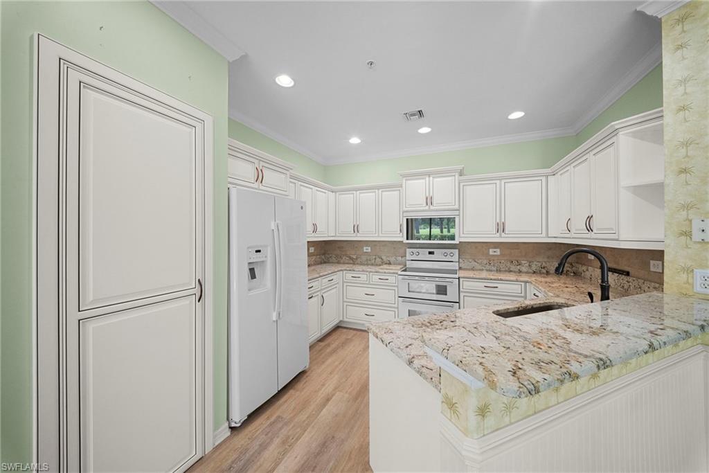 8545 Danbury BLVD 102 photo 23