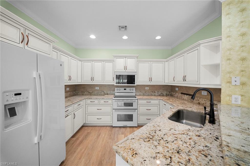 8545 Danbury BLVD 102 photo 24