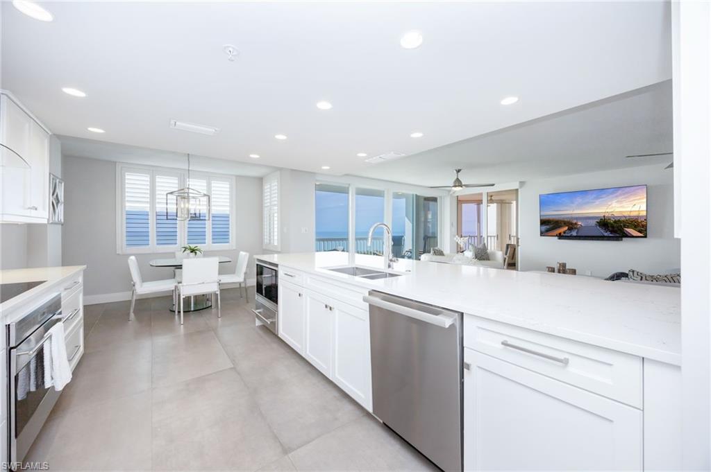 GULF VIEWS AS YOU COOK