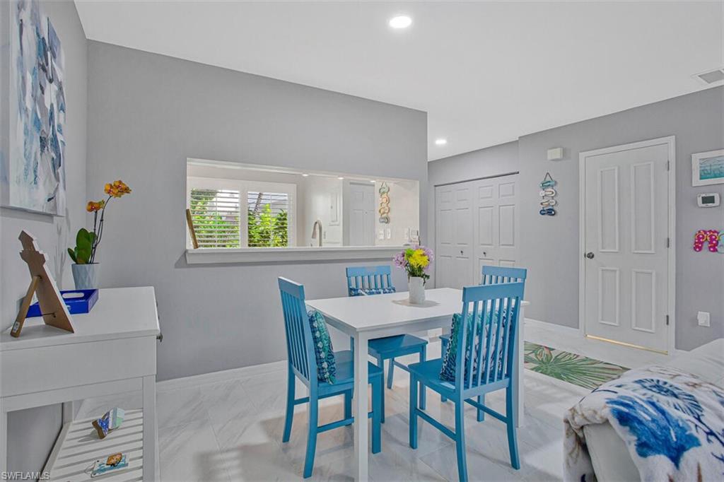 Dining room with baseboards and recessed lighting