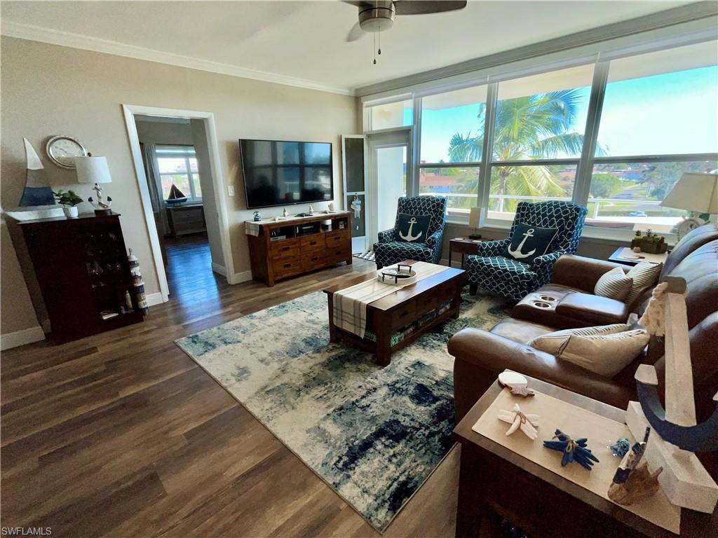 220 Seaview CT 504