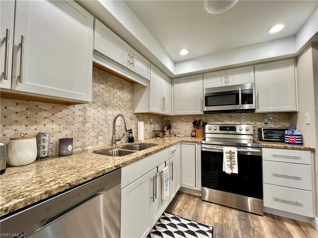 220 Seaview CT 504 photo 9