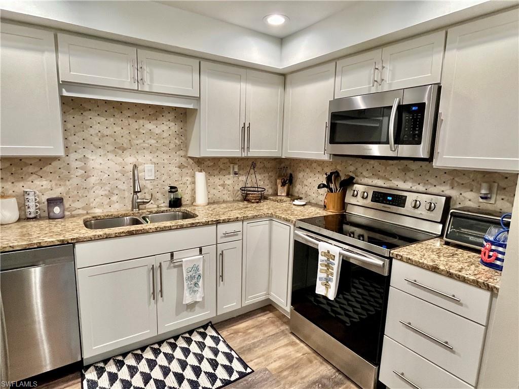 220 Seaview CT 504 photo 8
