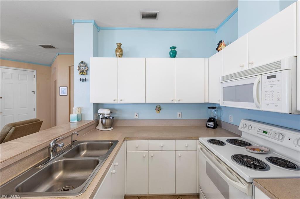 9410 Village View BLVD photo 10