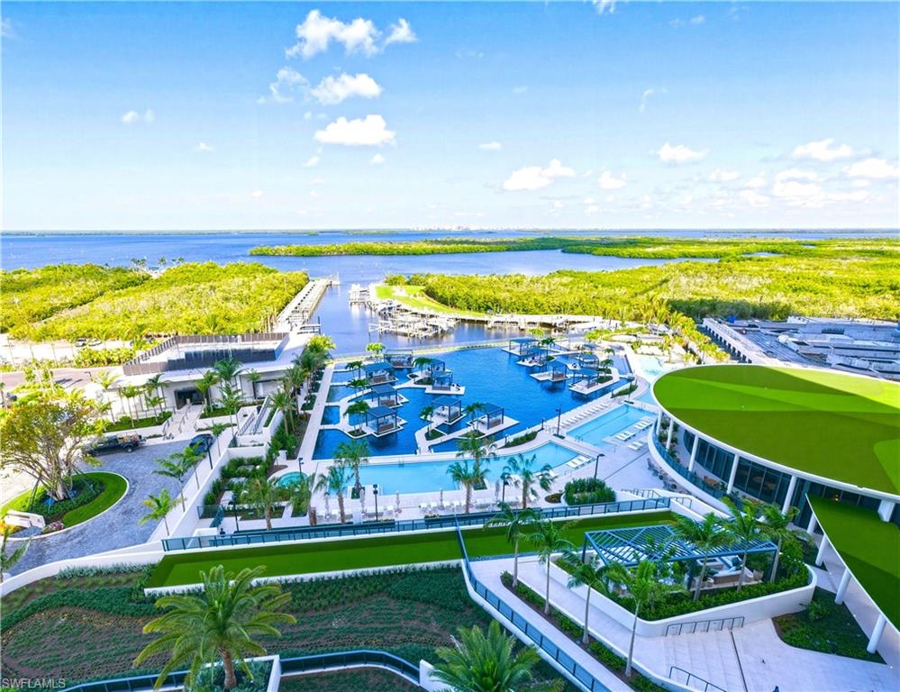 On-site 5 star restaurant, circular poolside bar & lounge