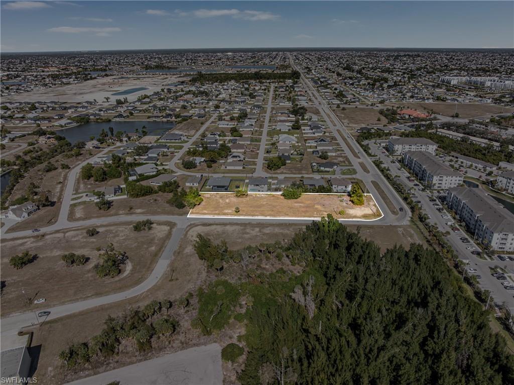Aerial view of property and surrounding area with a large body of water