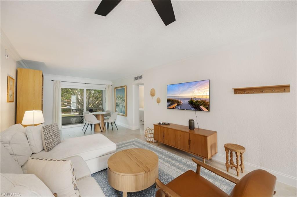Living Room/Dining Area