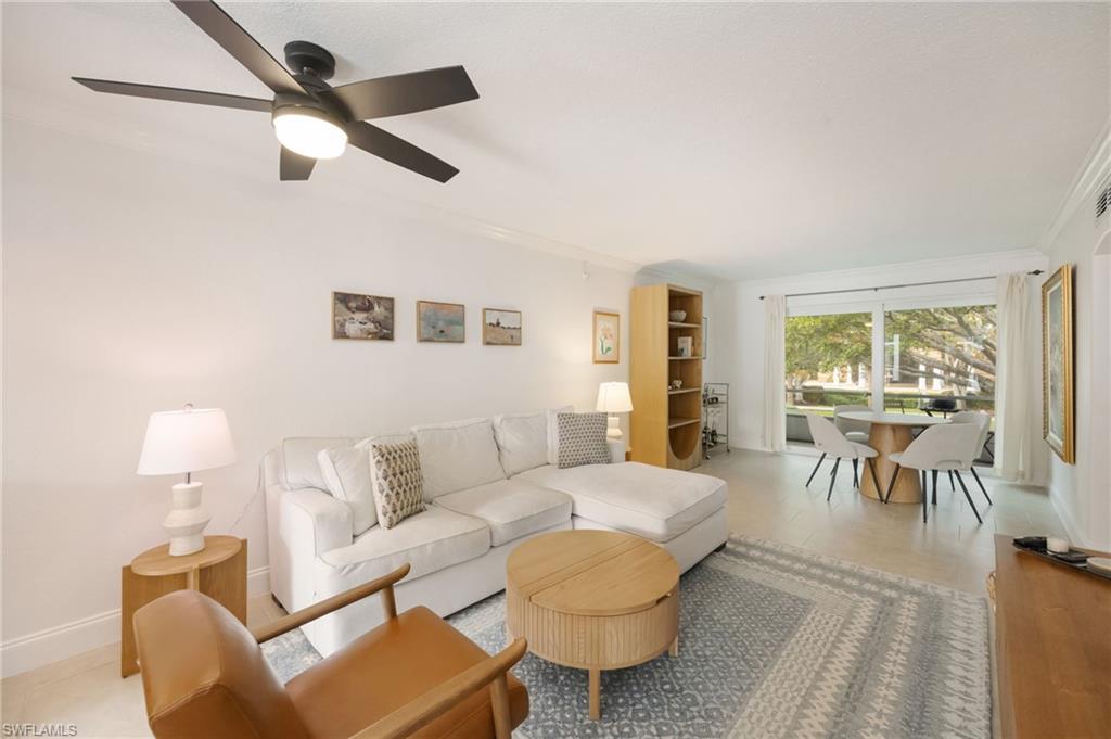 Living Room/Dining Area