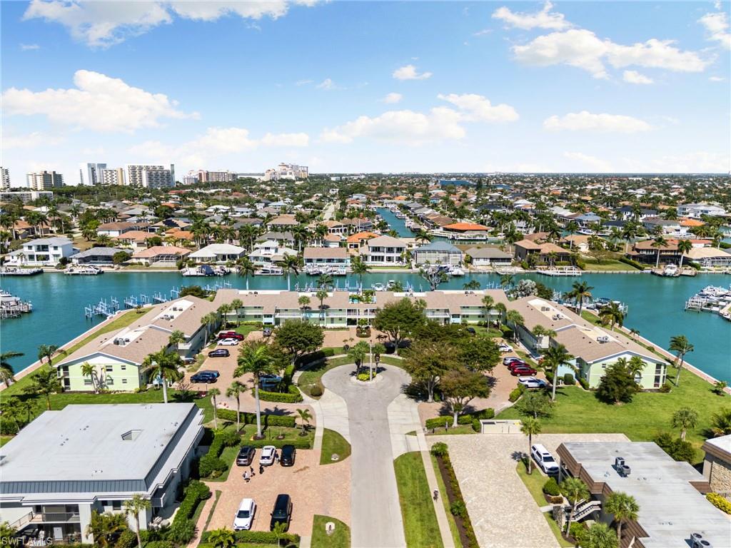 Great amenities - pool, BBQ area, docks, and more