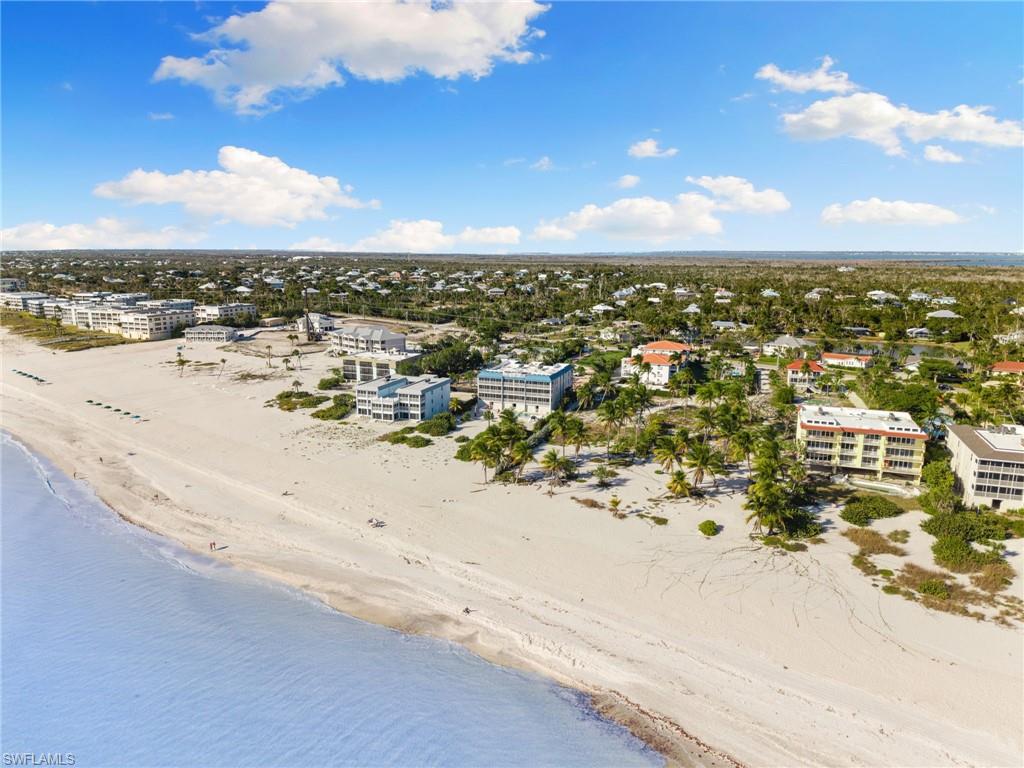 Bird's eye view of waterfront with a beach