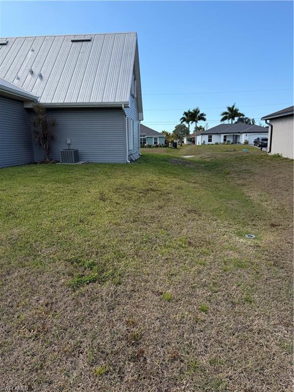 View of grassy yard with a residential view
