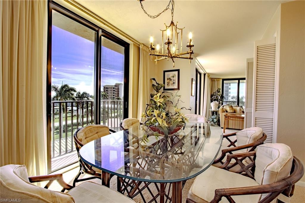 Gather, laugh, and dine in coastal style.
