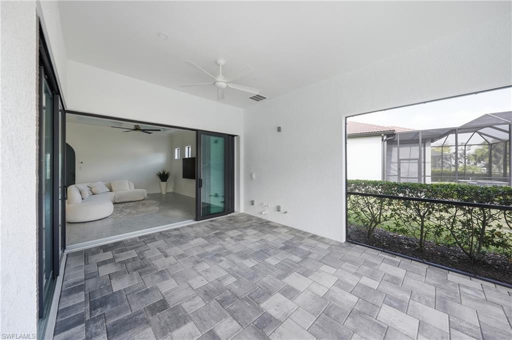 Spacious screened lanai ideal for outdoor entertaining