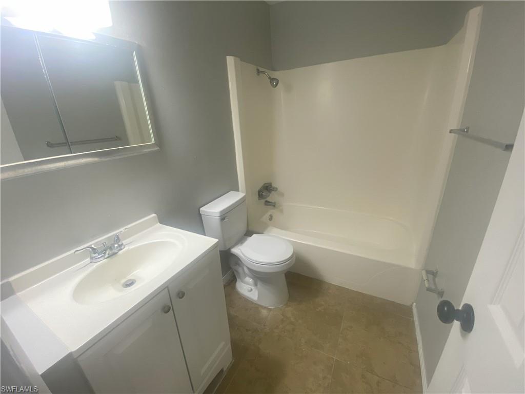 Full bath with vanity and shower / washtub combination