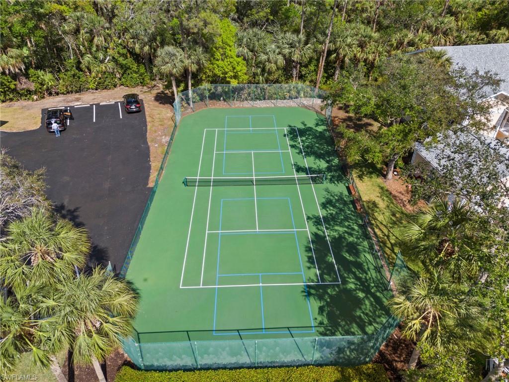 Tennis/pickleball court