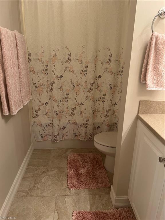 Guess Bathroom / Tub / Shower