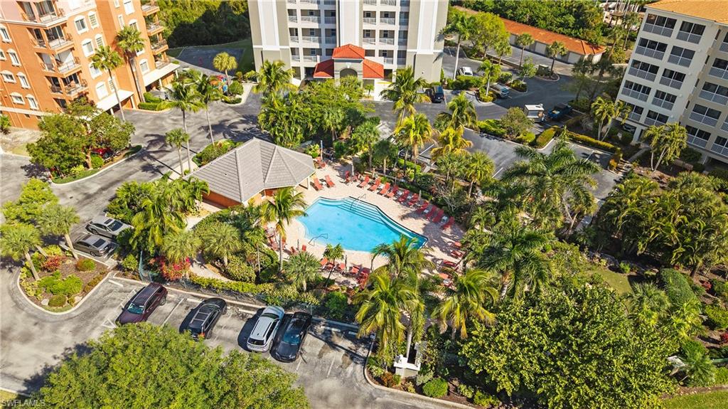 Aerial view of a pool area and apartment complex / building