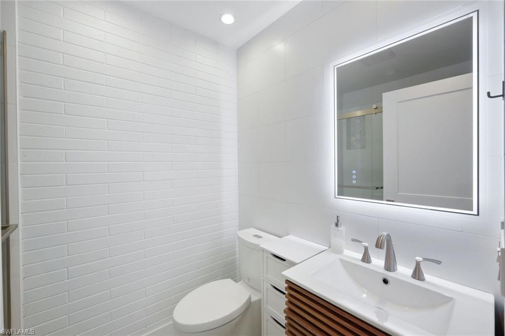 Guest full bath