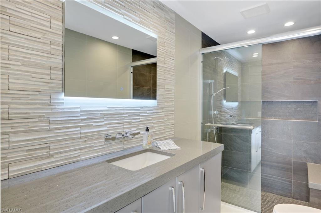 2943 Valencia WAY photo 24