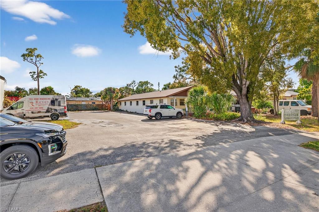 1940 Ricardo AVE