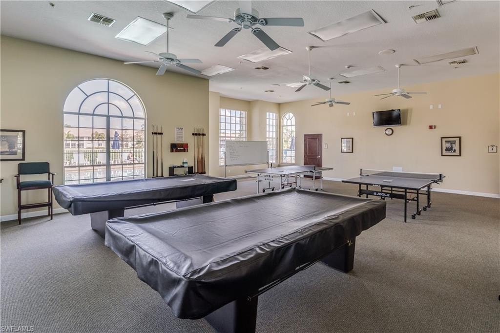 Recreation room with ceiling fan