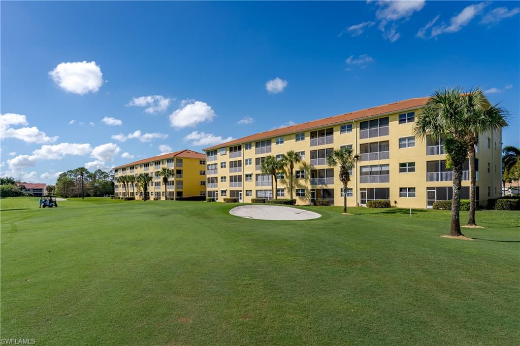 View of apartment building / complex