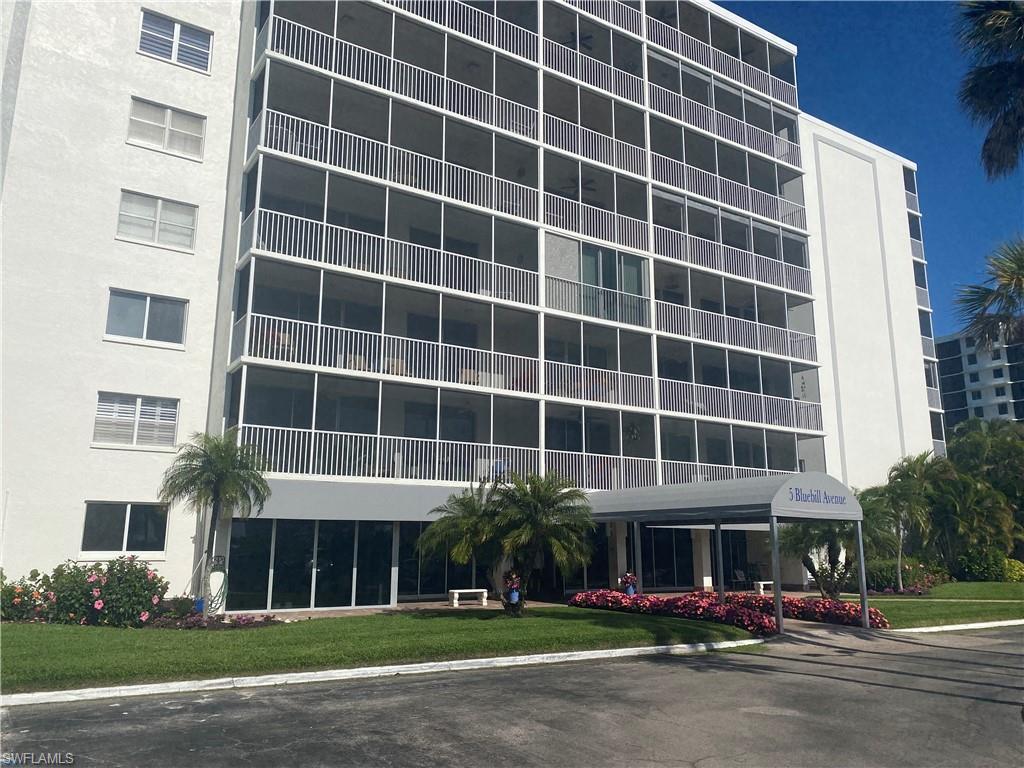 View of apartment building / complex