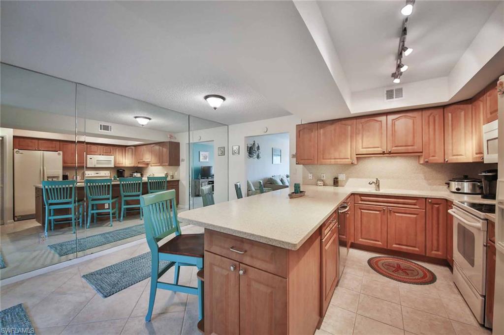 68 Marco Villas DR R-5