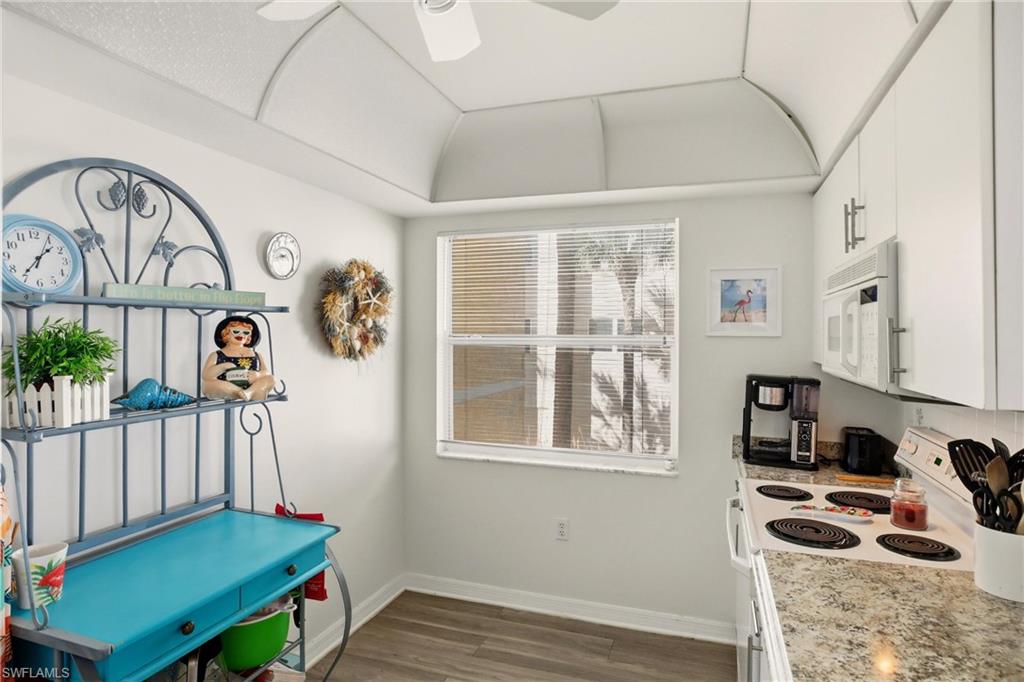 4421 Bay Beach LN 611 photo 10