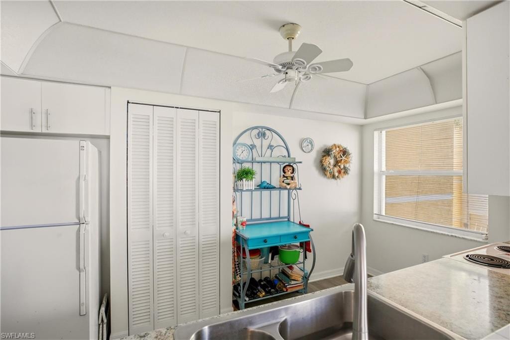 4421 Bay Beach LN 611 photo 11