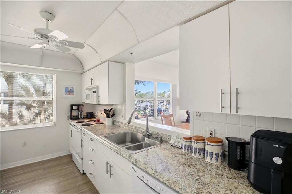 4421 Bay Beach LN 611 photo 8