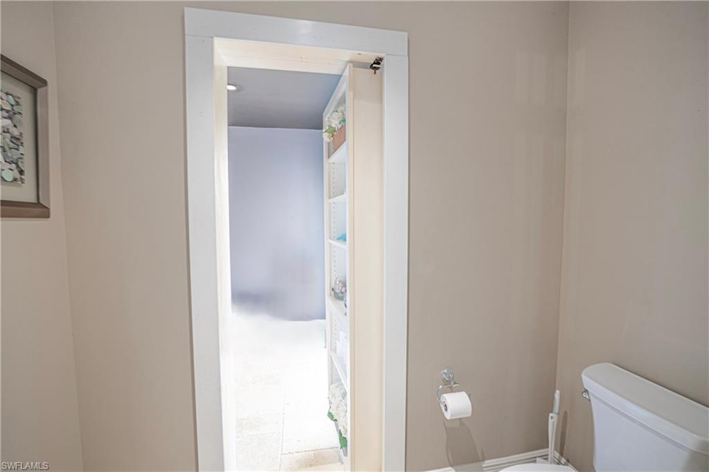 Entrance to hidden bonus room