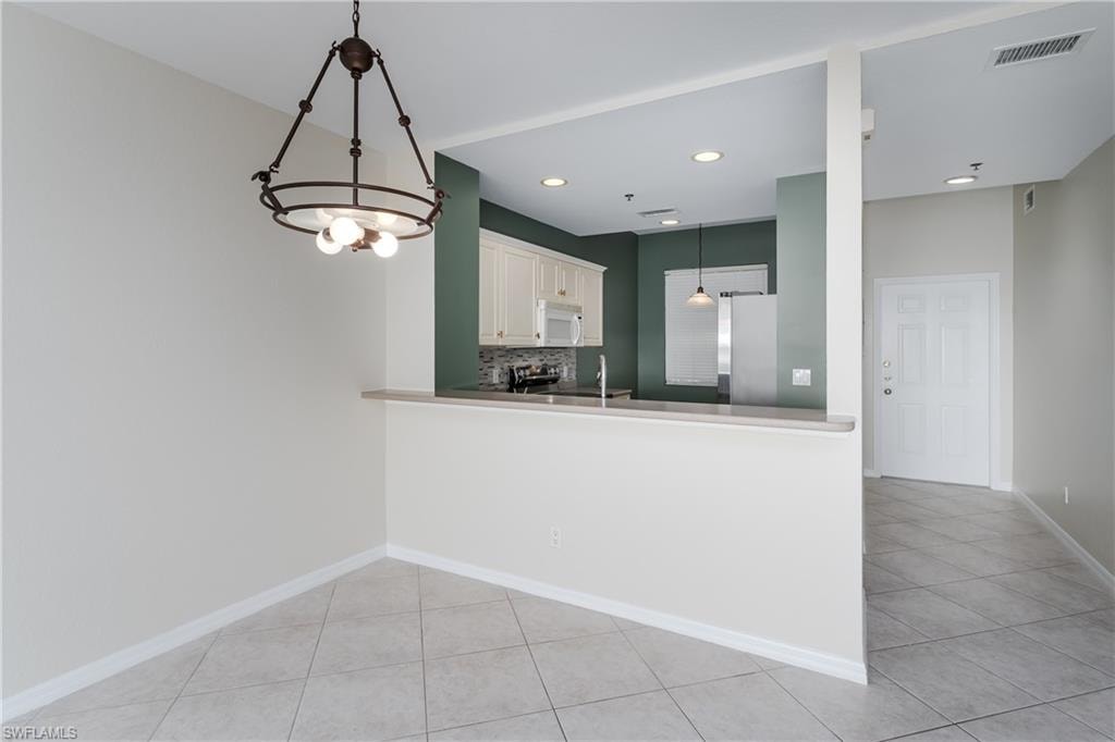 Dining area and breakfast bar